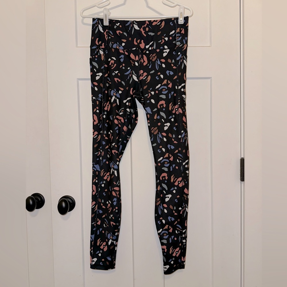 AVIA cheetah workout pants size medium with pockets and adjustable waistband